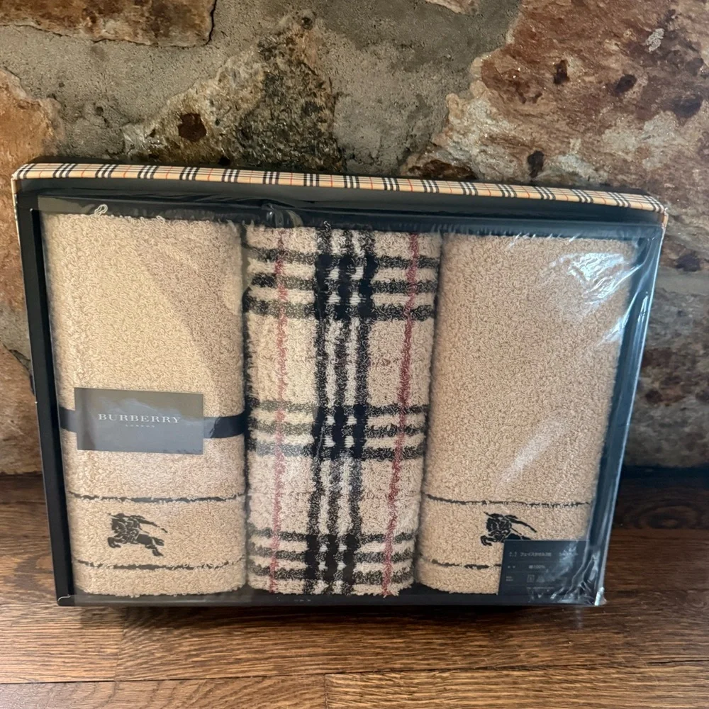 Burberry 3 piece Hand Towel Set New in Box